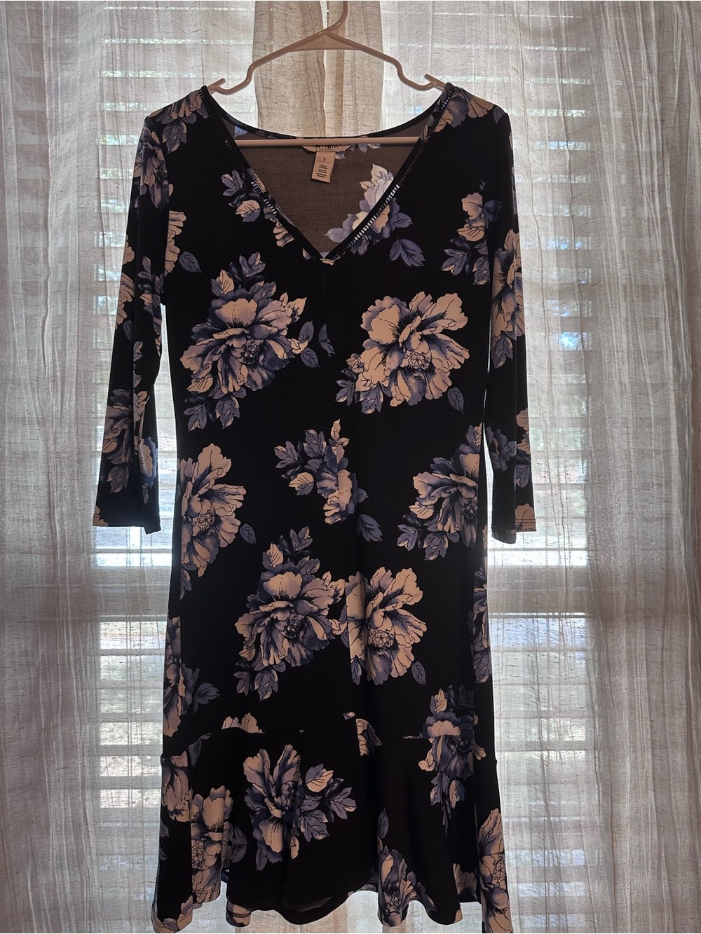 White House Black Market Black 3/4 Long Sleeve Floral V-Neck Dress